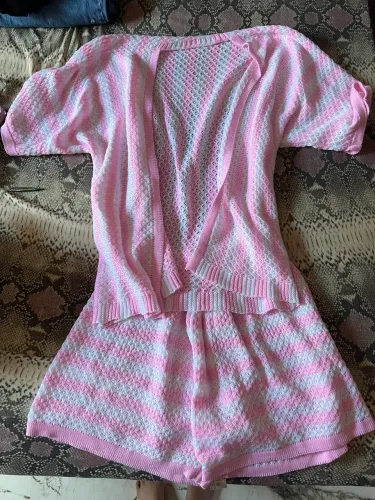 Conjunto de tricô shorts + chemise rosa e branco