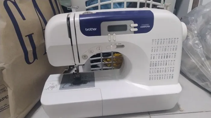 Vendo máquina de costura