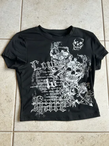 Blusa baby look cropped Y2k 2000 emo