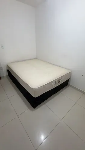 Cama de casal semi nova