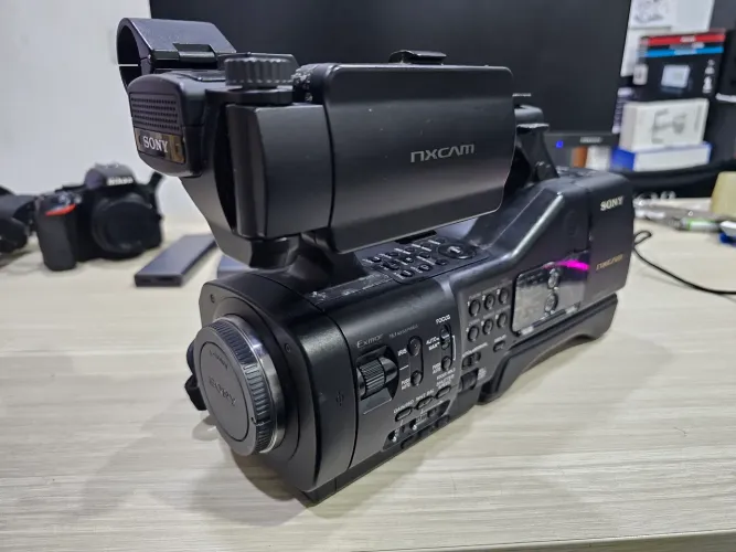 Filmadora Profissional Sony NXCAM EA50 aceita lentes sony zve10, A6400, A7 etc