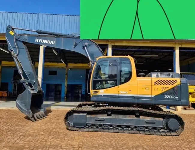 Escavadeira Hidráulica Hyundai 220 Ano 2019 9.700 Horas