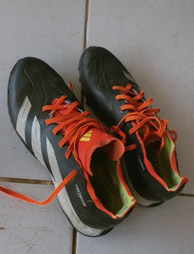 Chuteira Adidas Predador