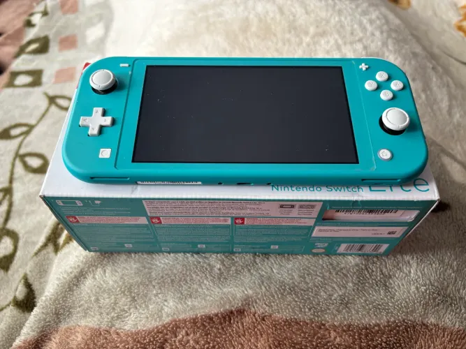 Nintendo Switch Lite + SD128 + Case e Acessórios