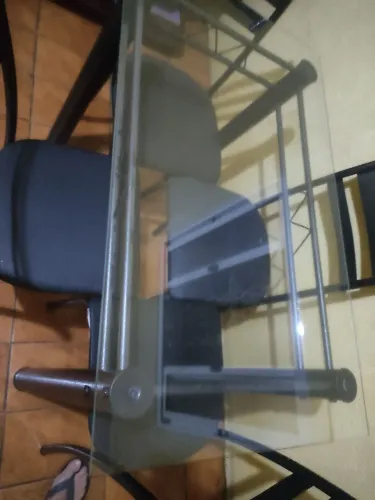 Vendo mesa de vidro c/ 4 cadeiras