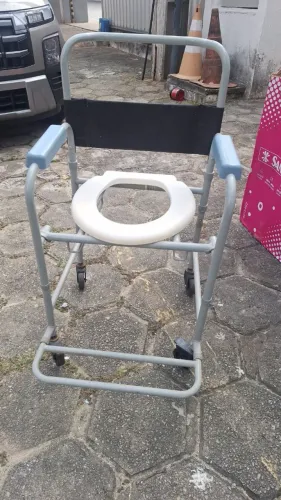 Muleta  e cadeira de  banho 