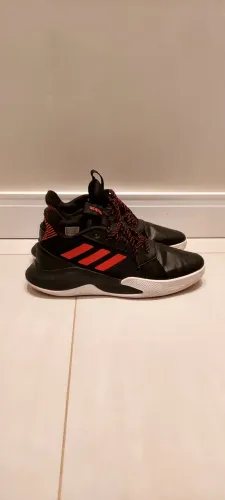 Vendo tênis de Basquete Adidas OwnTheGame 2.0<br>Ve?Cor: Core Black / Solar Red