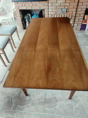 MESA EXTENSÍVEL EM MADEIRA + 4 CADEIRAS