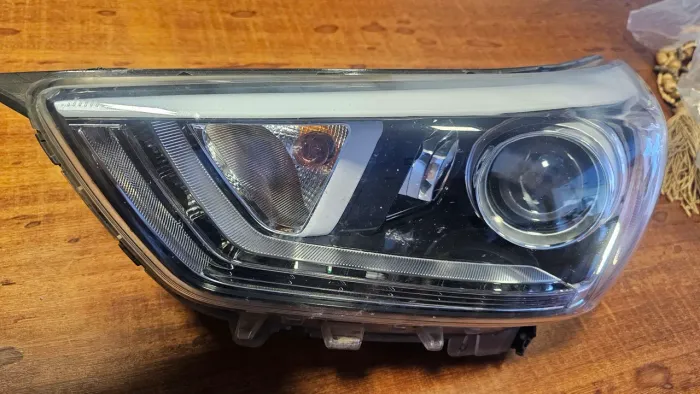 Farol original Creta 2018 Prestige