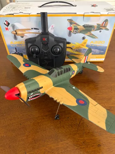 Avião RC XK a220