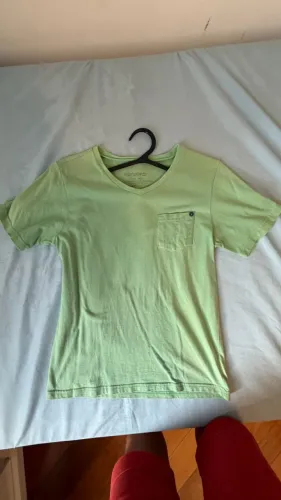 camisa gola v alphabeto verde 14 anos