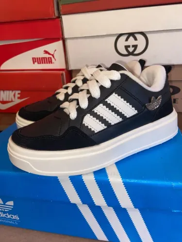 Tênis Adidas