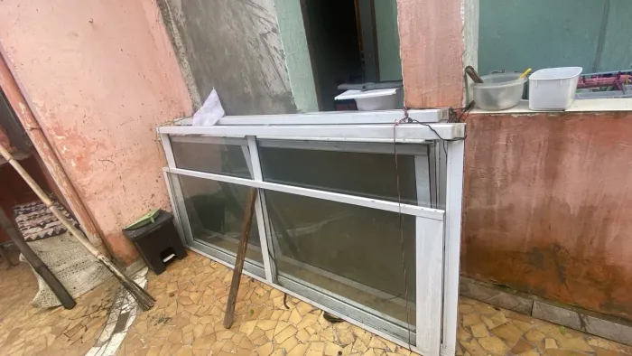 Porta de vidro varanda de prédio