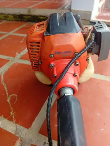 Roçadeira Husqvarna 143R-||