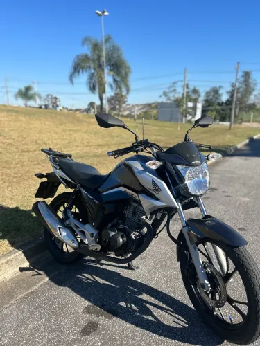 Titan 160 2023 cinza metálico