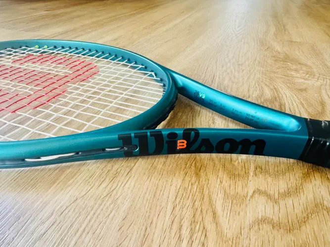 Wilson Blade v9 Junior 26 