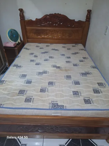 Vendo cama com colchão