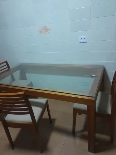 Vende se  mesa  de vidro em ótima condição 