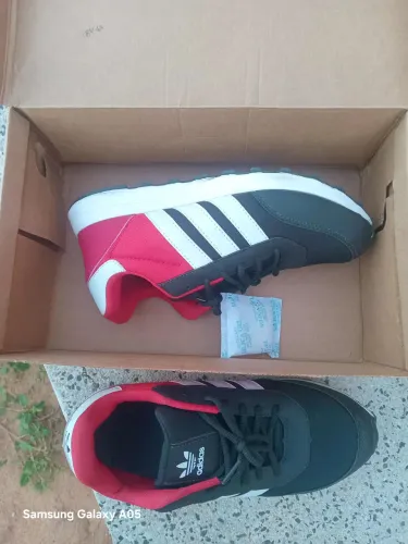 Tênis adidas