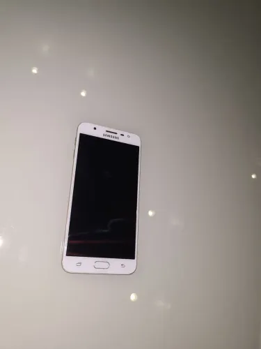 J7 PRIME em perfeito estado apenas com um arranhado na parte de tras