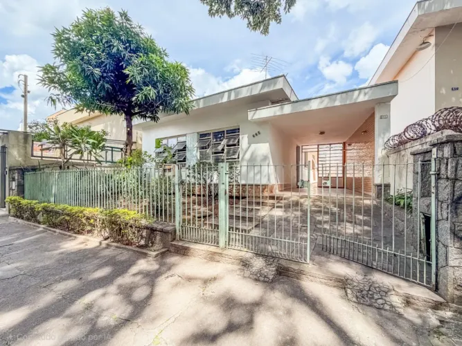 Casa para venda em Lapa com 6 quartos, sendo 2 suítes, 132m²