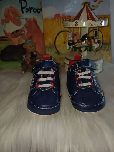 Tênis Fila baby semi-novo, azul marinho, vermelho e branco.