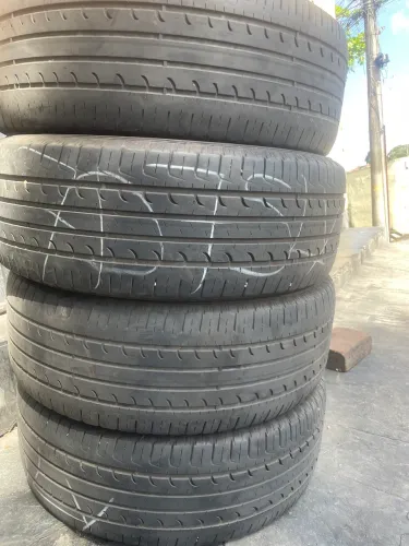 Pneu 215 55 17 Goodyear efficient grip