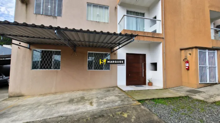 Apartamento semimobiliado no bairro Itaum