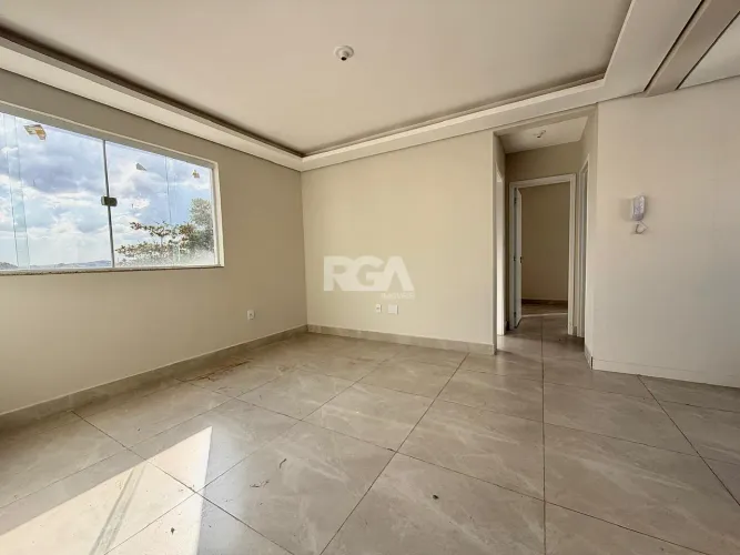 APARTAMENTO COM 2 QUARTOS E ELEVADOR CANDELÁRIA
