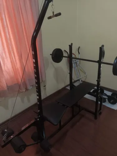 Academia residencial/banco supino com puxa adking, completo com 72 kg em anilhas.