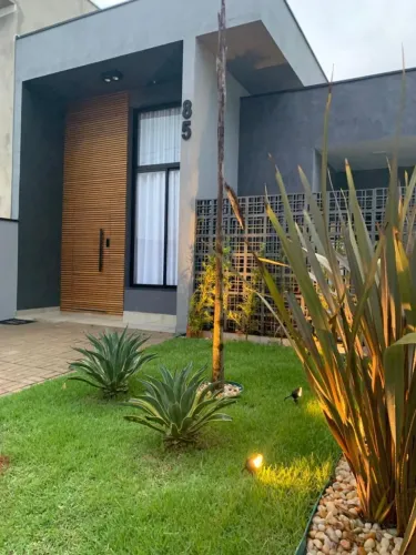 Casa em condomínio à venda em Tatuí-SP: 3 quartos, 2 suítes, 2 salas, 3 banheiros, 2 vagas