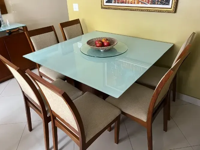 Mesa de jantar quadrada com 6 cadeiras em madeira maciça