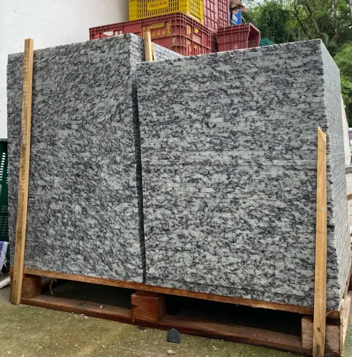 Piso de granito, cinza andorinha, 100 placas de 60x60, 36m quadrados!