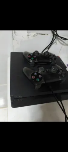 Playstation 4 com 2 controles originais