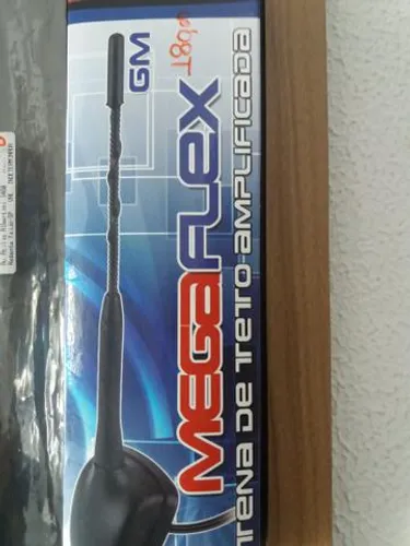 Antena de rádio amplificada no teto