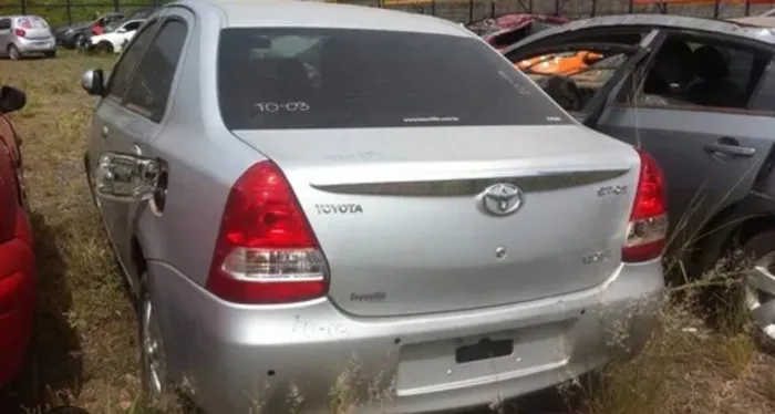 Sucata etios sedan 
