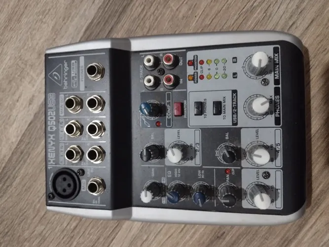 Mixer / Mesa de som Behringer Xenyx Q502