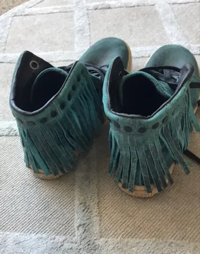 Tenis em couro da marca John John tamanho 39