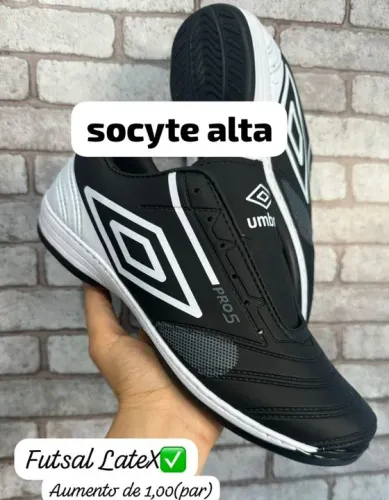 Chuteira Umbro