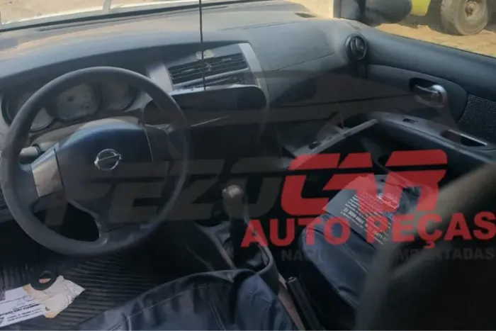Temos peças para essa sucata! Nissan Livina 1.6 2012/2013