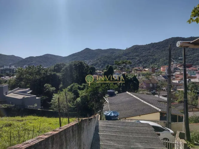 Terreno à venda com 378m² no Monte Verde.