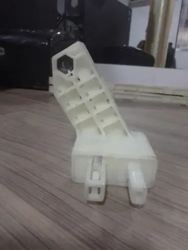 Suporte do Farol Direito Nissan Sentra 2013 a 2015