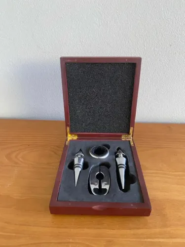 Kit de Abertura de Vinhos em Caixa de Madeira