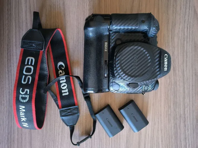 Camera Canon 5d Mark VI usada com grip