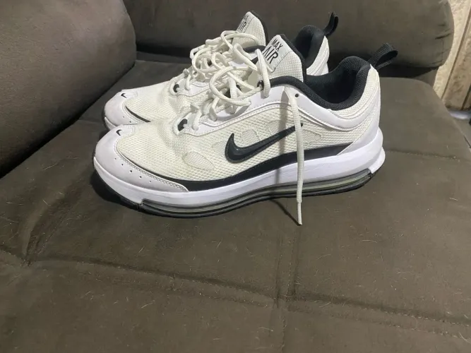 Tênis Nike Air Max - Branco com Preto