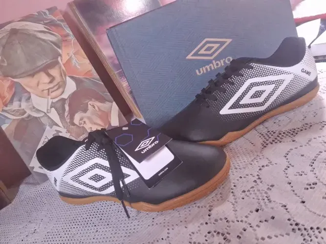 Chuteira Futsal Umbro, Número 39!