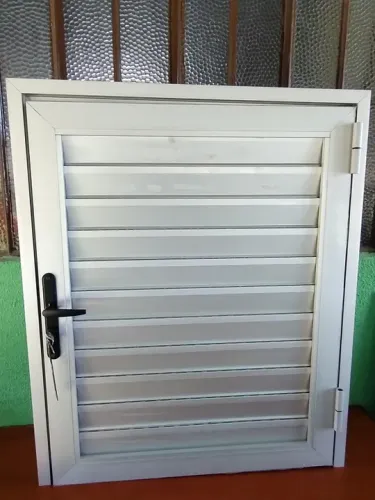 Porta esquadria de alumínio