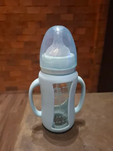 Mamadeira de vidro com proteção