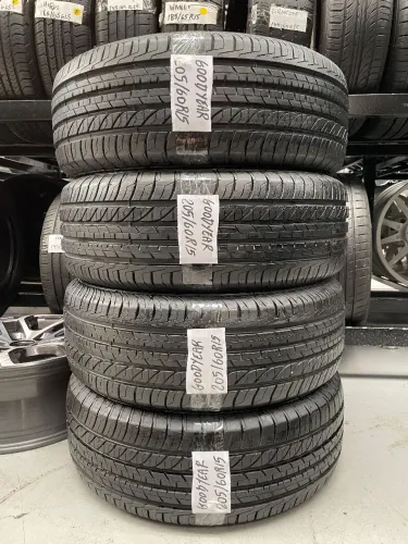 Jogo de pneus 205 60 aro 15 Goodyear