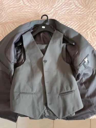 Vendo terno completo para pessoas com 1,70 peso 75k